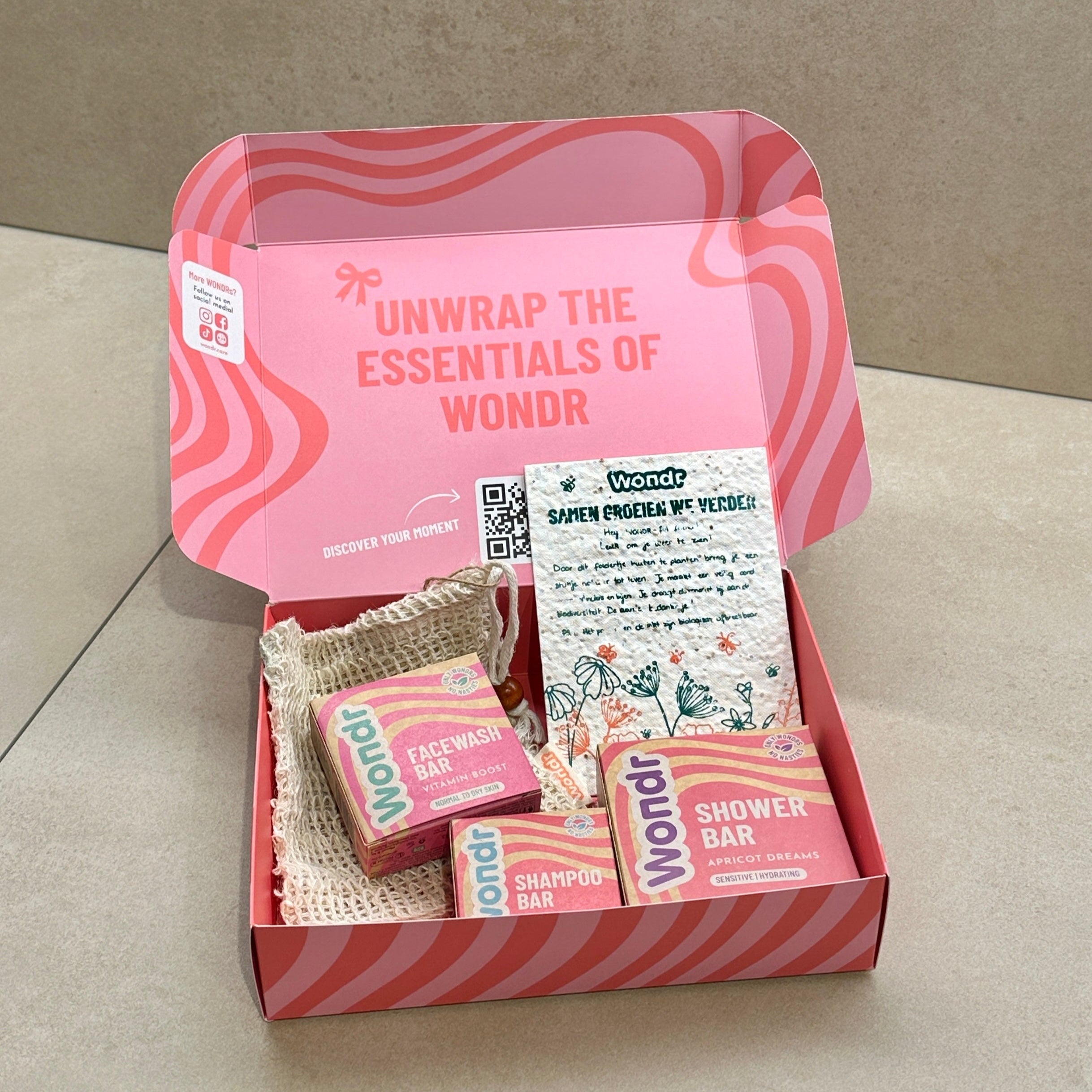 ESSENTIAL EUPHORIA GIFTBOX | WONDR Moment image 3