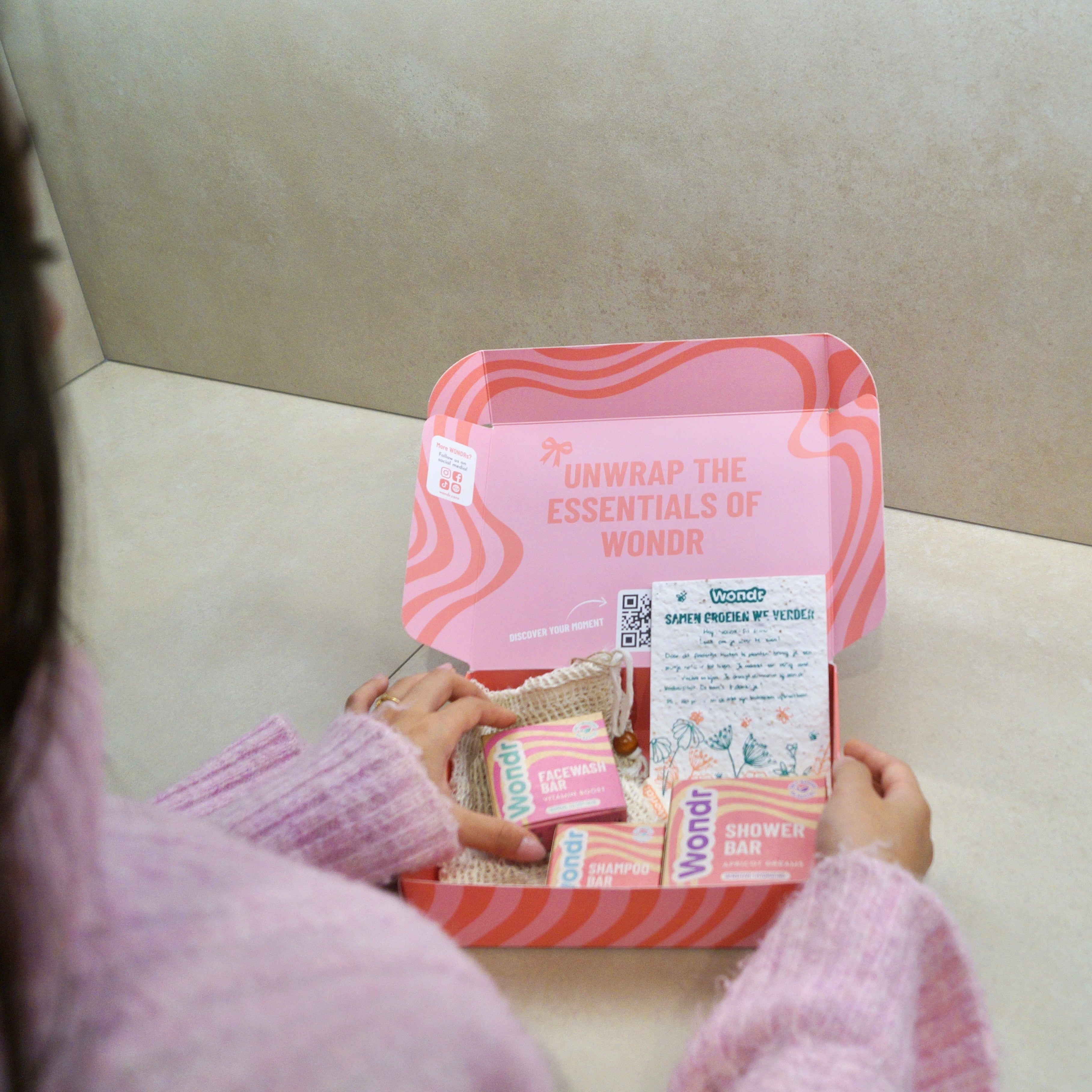 ESSENTIAL EUPHORIA GIFTBOX | WONDR Moment image 4