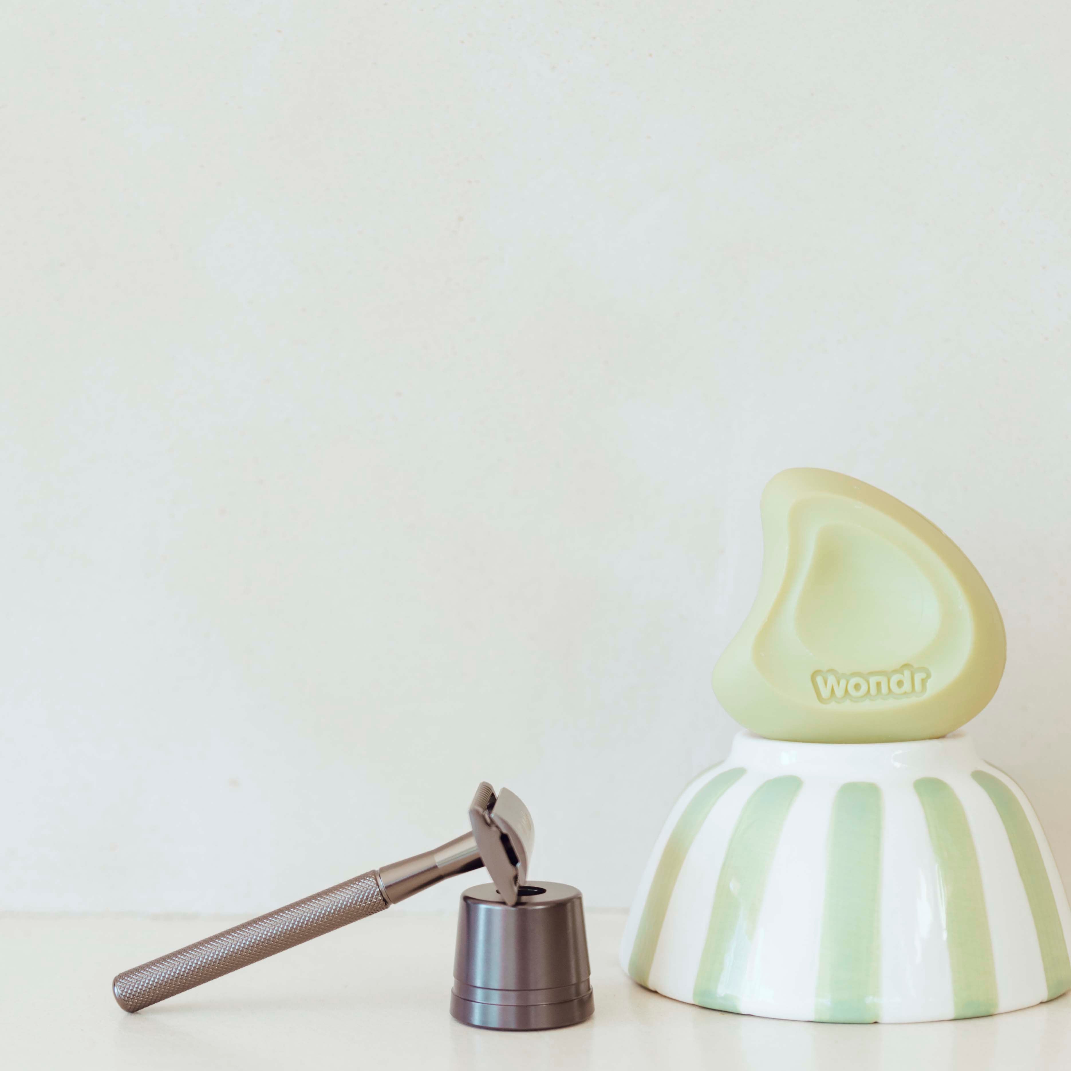 FRESH LARCH | Shaving Bar image 3