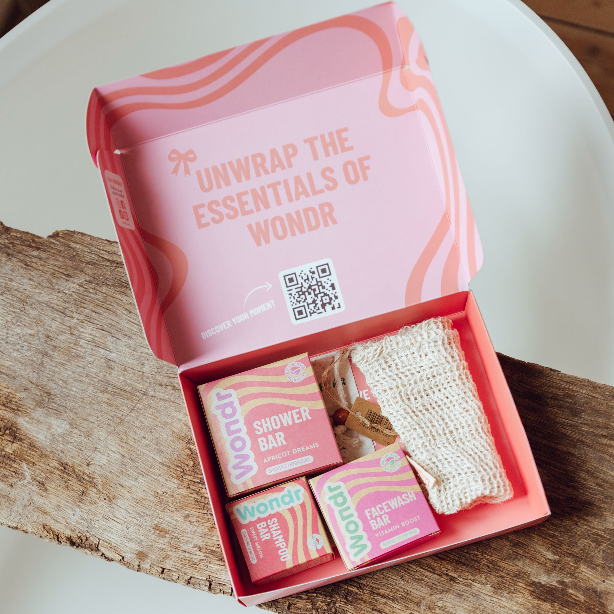 ESSENTIAL EUPHORIA GIFTBOX | WONDR Moment image 5