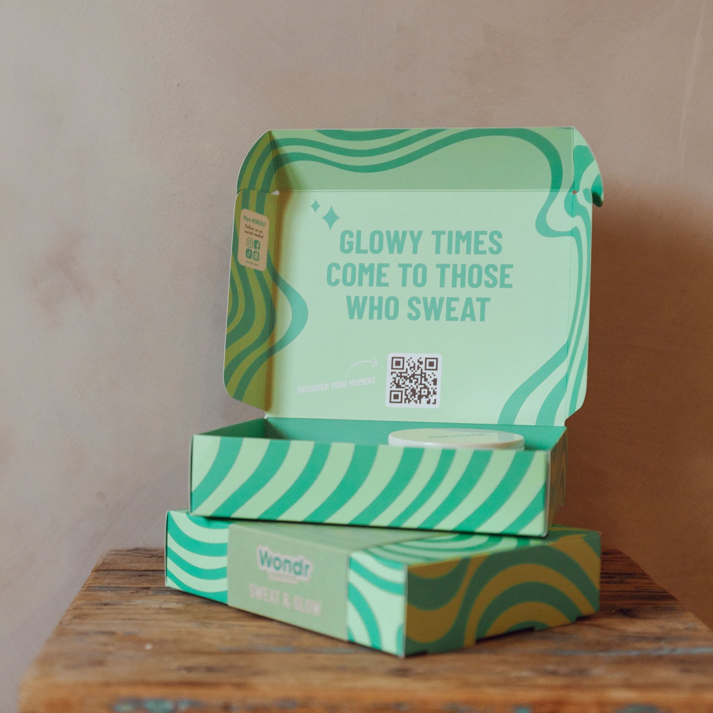 SWEAT & GLOW GIFTBOX | WONDR Moment