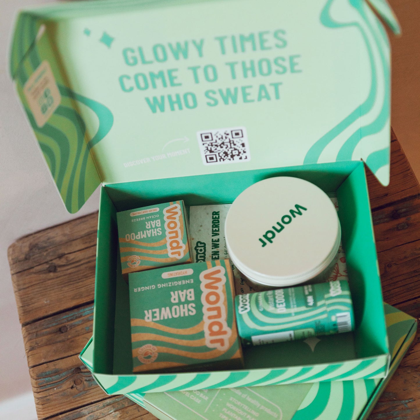 SWEAT & GLOW GIFTBOX | WONDR Moment
