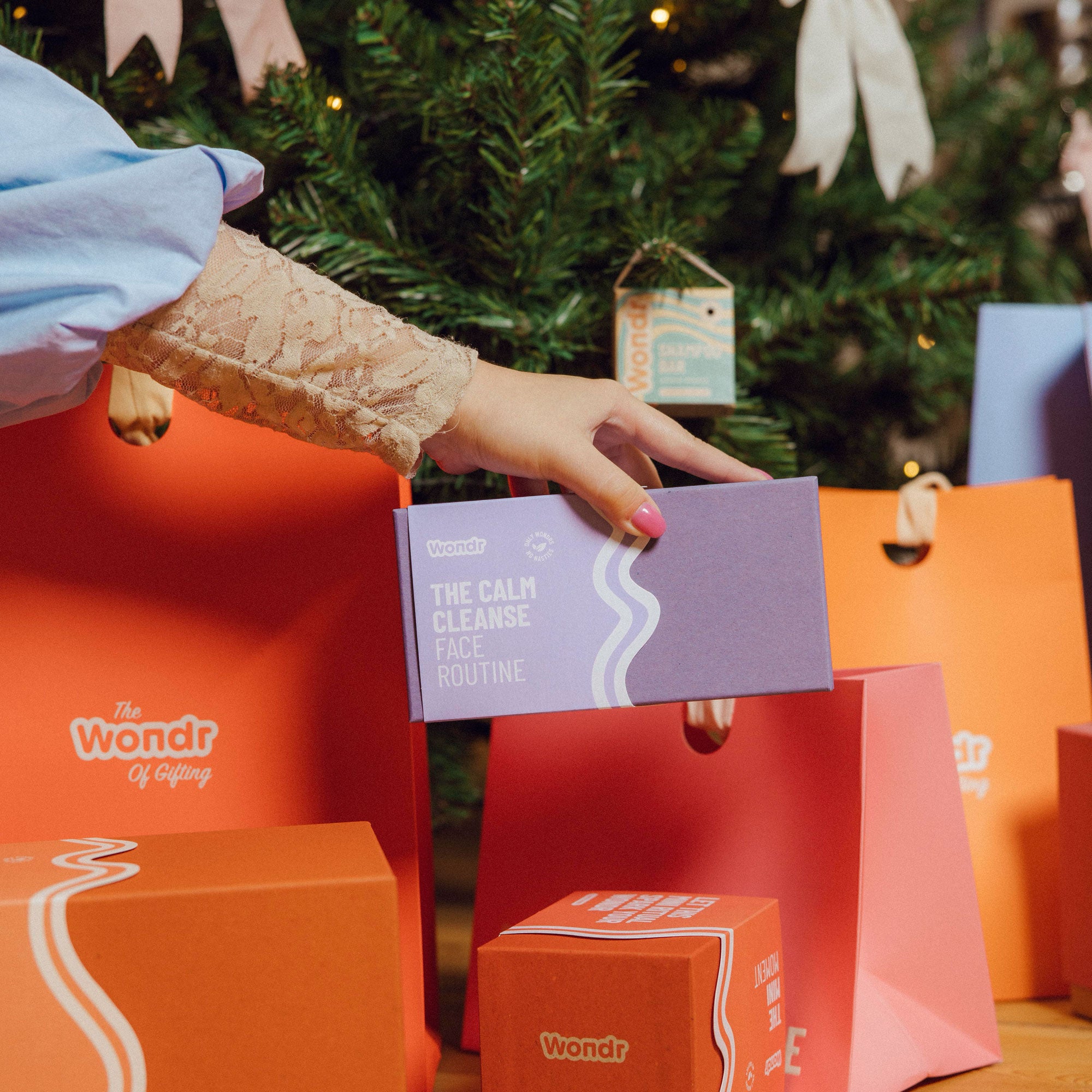 The Calm Cleanse Face Routine | Wondr Gift image 3